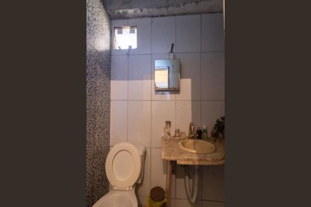 Casa à venda com 140m², 6 quartos e 3 vagas Casa à venda com 140m², 6 quartos e 3 vagasBanheiro Social