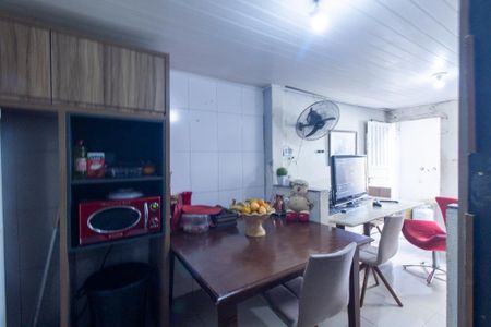 Casa à venda com 140m², 6 quartos e 3 vagas Casa à venda com 140m², 6 quartos e 3 vagasCozinha