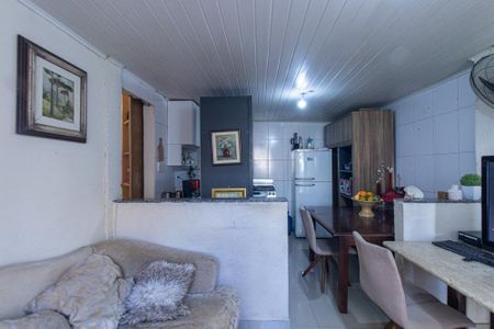 Casa à venda com 140m², 6 quartos e 3 vagas Casa à venda com 140m², 6 quartos e 3 vagasSala