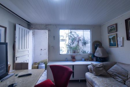 Casa à venda com 140m², 6 quartos e 3 vagas Casa à venda com 140m², 6 quartos e 3 vagasSala