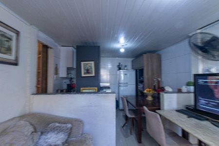 Casa à venda com 140m², 6 quartos e 3 vagas Casa à venda com 140m², 6 quartos e 3 vagasSala