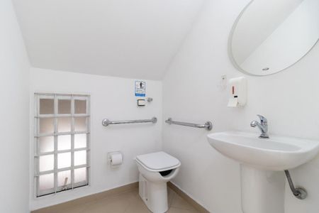 Casa à venda com 128m², 6 quartos e 2 vagas