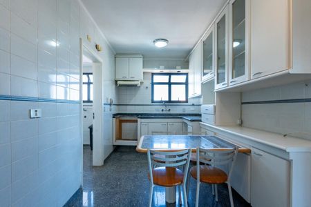 Apartamento à venda com 162m², 4 quartos e 3 vagas