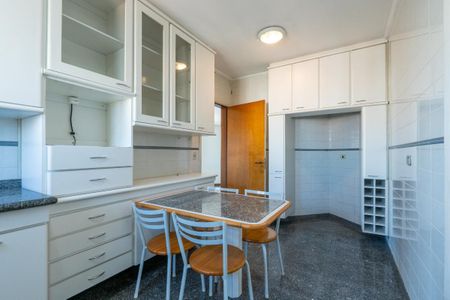 Apartamento à venda com 162m², 4 quartos e 3 vagas