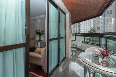 Apartamento à venda com 226m², 3 quartos e 3 vagas Apartamento à venda com 226m², 3 quartos e 3 vagasVaranda da Sala