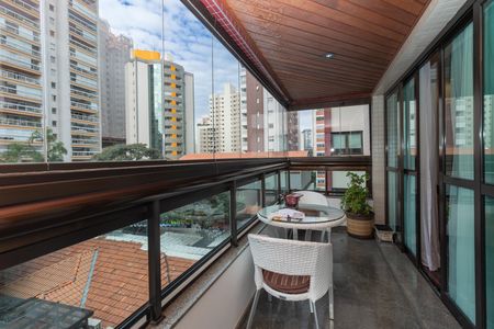 Apartamento à venda com 226m², 3 quartos e 3 vagas Apartamento à venda com 226m², 3 quartos e 3 vagasVaranda da Sala