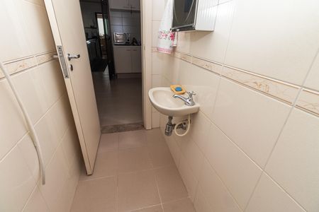Apartamento à venda com 226m², 3 quartos e 3 vagas Apartamento à venda com 226m², 3 quartos e 3 vagasBanheiro de Serviço
