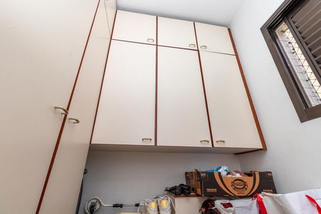 Apartamento à venda com 226m², 3 quartos e 3 vagas Apartamento à venda com 226m², 3 quartos e 3 vagasQuarto de Serviço