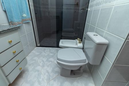 Apartamento à venda com 226m², 3 quartos e 3 vagas Apartamento à venda com 226m², 3 quartos e 3 vagasBanheiro da Suíte 1