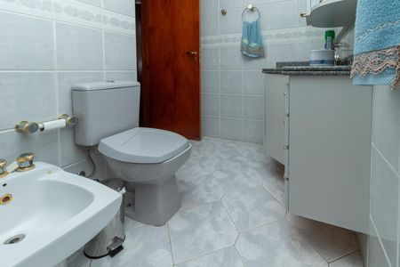 Apartamento à venda com 226m², 3 quartos e 3 vagas Apartamento à venda com 226m², 3 quartos e 3 vagasBanheiro da Suíte 1