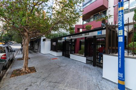 Apartamento à venda com 226m², 3 quartos e 3 vagas Apartamento à venda com 226m², 3 quartos e 3 vagasFachada do bloco