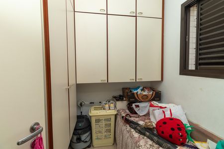 Apartamento à venda com 226m², 3 quartos e 3 vagas Apartamento à venda com 226m², 3 quartos e 3 vagasQuarto de Serviço