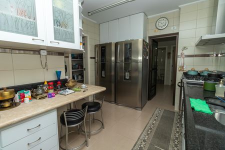 Apartamento à venda com 226m², 3 quartos e 3 vagas Apartamento à venda com 226m², 3 quartos e 3 vagasCozinha