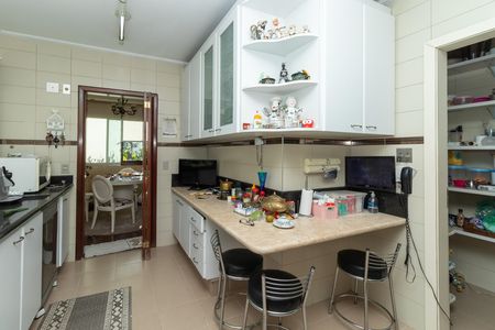 Apartamento à venda com 226m², 3 quartos e 3 vagas Apartamento à venda com 226m², 3 quartos e 3 vagasCozinha