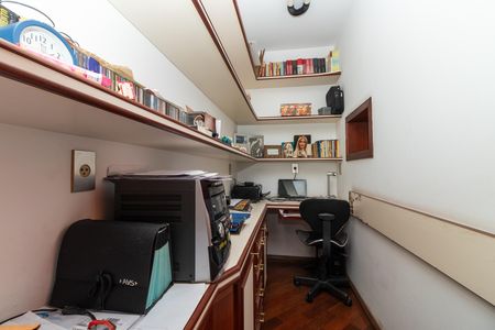 Apartamento à venda com 226m², 3 quartos e 3 vagas Apartamento à venda com 226m², 3 quartos e 3 vagasEscritório