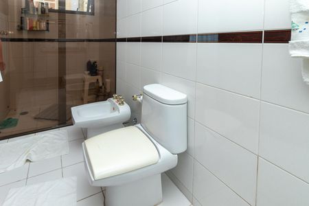 Apartamento à venda com 226m², 3 quartos e 3 vagas Apartamento à venda com 226m², 3 quartos e 3 vagasBanheiro da Suíte 2