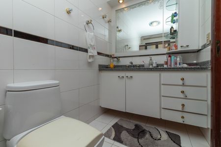 Apartamento à venda com 226m², 3 quartos e 3 vagas Apartamento à venda com 226m², 3 quartos e 3 vagasBanheiro da Suíte 2