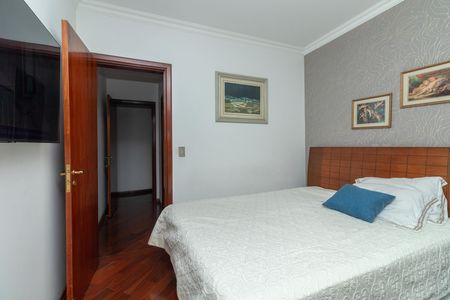 Apartamento à venda com 226m², 3 quartos e 3 vagas Apartamento à venda com 226m², 3 quartos e 3 vagasSuíte 2