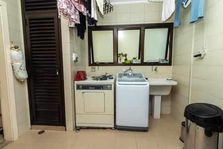 Apartamento à venda com 226m², 3 quartos e 3 vagas Apartamento à venda com 226m², 3 quartos e 3 vagasÁrea de Serviço