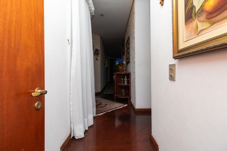 Apartamento à venda com 226m², 3 quartos e 3 vagas Apartamento à venda com 226m², 3 quartos e 3 vagasCorredor