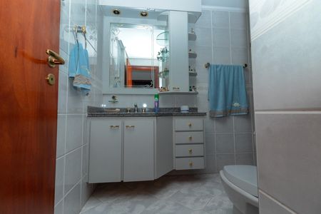 Apartamento à venda com 226m², 3 quartos e 3 vagas Apartamento à venda com 226m², 3 quartos e 3 vagasBanheiro da Suíte 1