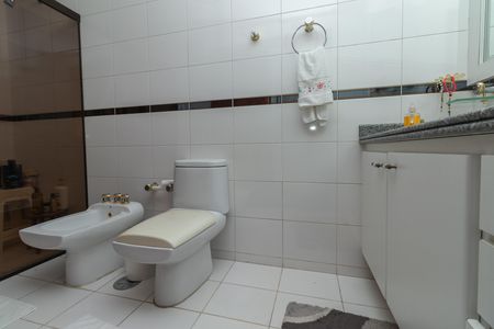 Apartamento à venda com 226m², 3 quartos e 3 vagas Apartamento à venda com 226m², 3 quartos e 3 vagasBanheiro da Suíte 2