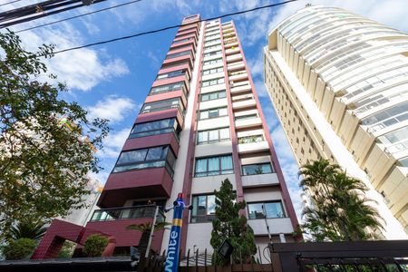 Apartamento à venda com 226m², 3 quartos e 3 vagas Apartamento à venda com 226m², 3 quartos e 3 vagasFachada