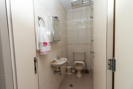 Apartamento à venda com 226m², 3 quartos e 3 vagas Apartamento à venda com 226m², 3 quartos e 3 vagasBanheiro de Serviço