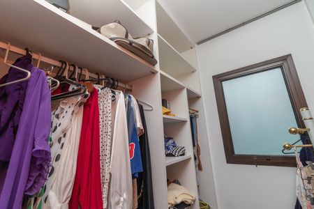 Apartamento à venda com 226m², 3 quartos e 3 vagas Apartamento à venda com 226m², 3 quartos e 3 vagasCloset da Suíte 1
