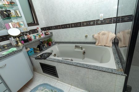 Apartamento à venda com 226m², 3 quartos e 3 vagas Apartamento à venda com 226m², 3 quartos e 3 vagasBanheiro da Suíte Master