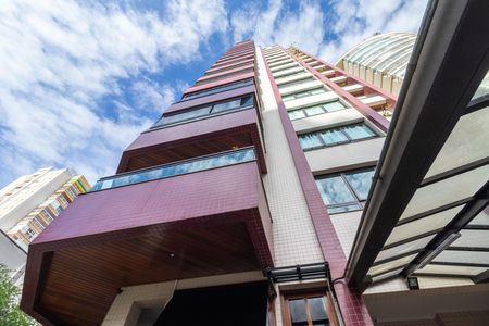 Apartamento à venda com 226m², 3 quartos e 3 vagas Apartamento à venda com 226m², 3 quartos e 3 vagasFachada