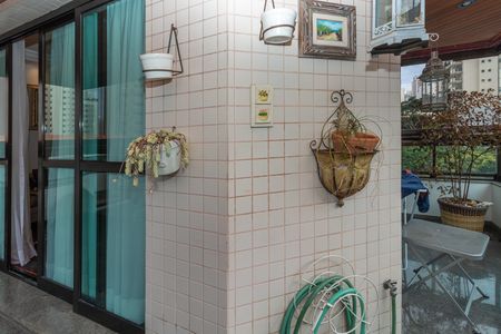 Apartamento à venda com 226m², 3 quartos e 3 vagas Apartamento à venda com 226m², 3 quartos e 3 vagasVaranda da Sala