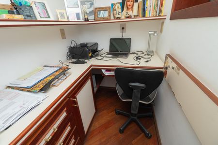 Apartamento à venda com 226m², 3 quartos e 3 vagas Apartamento à venda com 226m², 3 quartos e 3 vagasEscritório