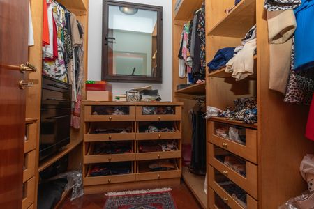 Apartamento à venda com 226m², 3 quartos e 3 vagas Apartamento à venda com 226m², 3 quartos e 3 vagasCloset da Suíte Master