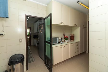 Apartamento à venda com 226m², 3 quartos e 3 vagas Apartamento à venda com 226m², 3 quartos e 3 vagasÁrea de Serviço
