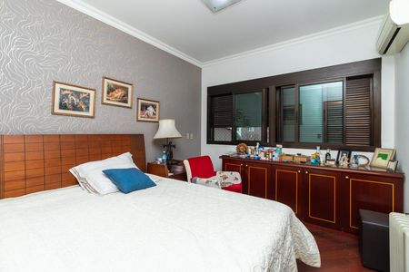 Apartamento à venda com 226m², 3 quartos e 3 vagas Apartamento à venda com 226m², 3 quartos e 3 vagasSuíte 2