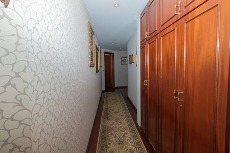 Apartamento à venda com 226m², 3 quartos e 3 vagas Apartamento à venda com 226m², 3 quartos e 3 vagasCorredor