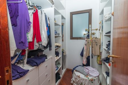 Apartamento à venda com 226m², 3 quartos e 3 vagas Apartamento à venda com 226m², 3 quartos e 3 vagasCloset da Suíte 1