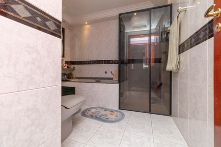 Apartamento à venda com 226m², 3 quartos e 3 vagas Apartamento à venda com 226m², 3 quartos e 3 vagasBanheiro da Suíte Master
