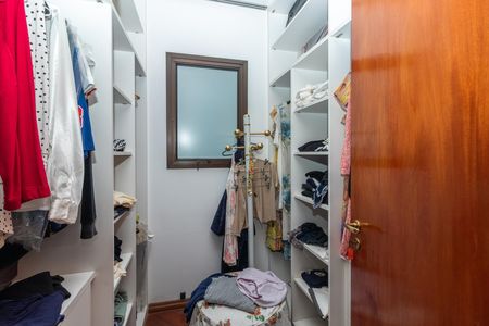 Apartamento à venda com 226m², 3 quartos e 3 vagas Apartamento à venda com 226m², 3 quartos e 3 vagasCloset da Suíte 1