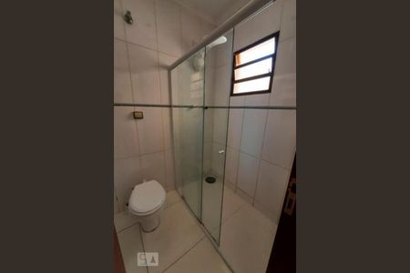 Casa à venda com 220m², 4 quartos e 2 vagas Casa à venda com 220m², 4 quartos e 2 vagasCasa 2 - Banheiro