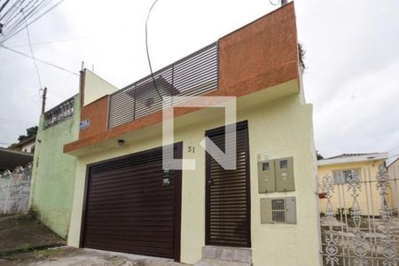 Casa à venda com 220m², 4 quartos e 2 vagas Casa à venda com 220m², 4 quartos e 2 vagasFachada