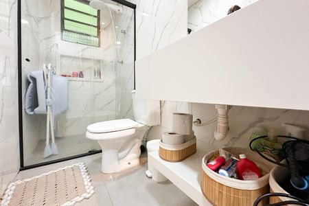 Apartamento à venda com 48m², 2 quartos e 1 vaga Apartamento à venda com 48m², 2 quartos e 1 vagaBanheiro Social