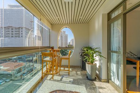 Apartamento à venda com 3 quartos, 250m² em Cambuí, Campinas