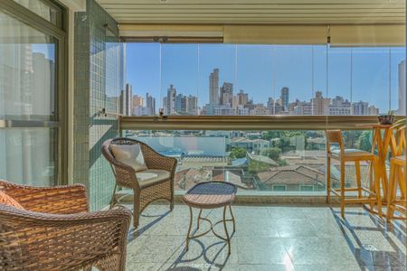 Apartamento à venda com 3 quartos, 250m² em Cambuí, Campinas