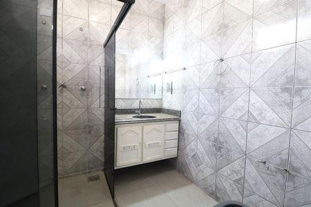 Banheiro da Suíte de casa para alugar com 3 quartos, 120m² em Tabajaras, Uberlândia