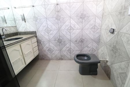 Casa para alugar com 120m², 3 quartos e 2 vagasBanheiro da Suíte