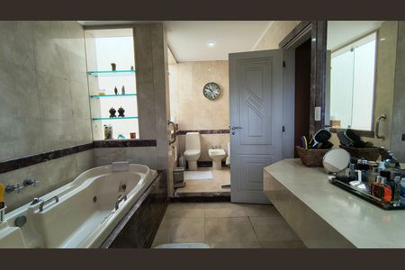 Apartamento à venda com 191m², 5 quartos e 3 vagas