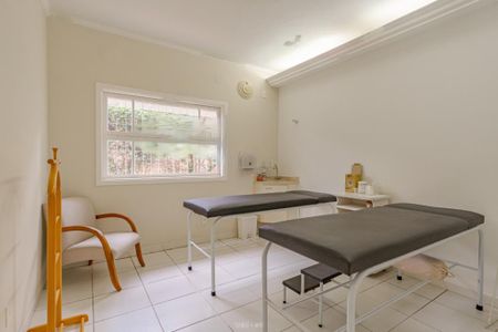 Casa à venda com 7 quartos, 300m² em Cambuí, Campinas