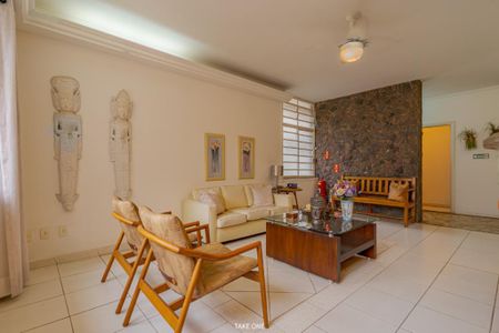 Casa à venda com 7 quartos, 300m² em Cambuí, Campinas